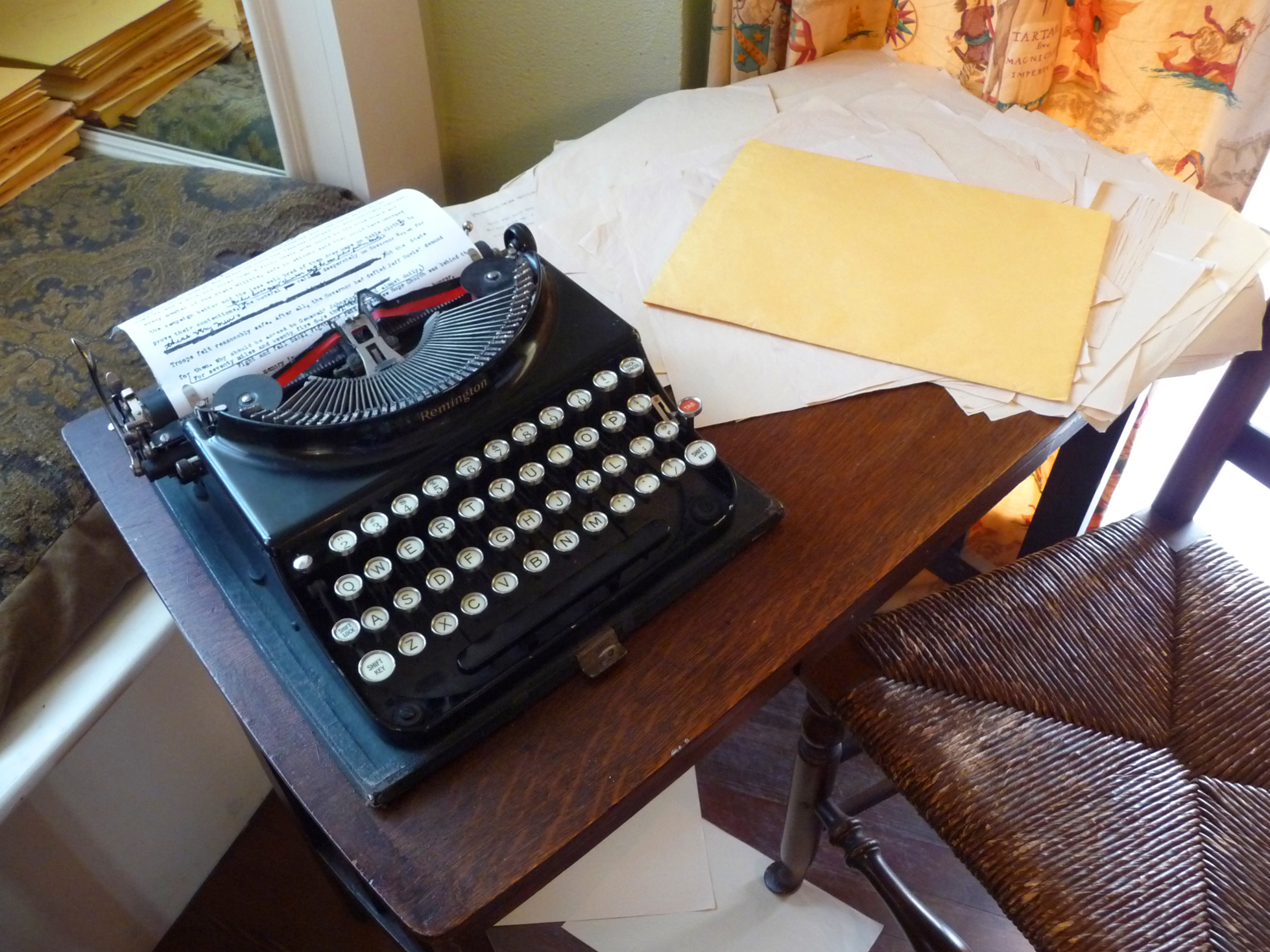 AtlantaMargaretMitchellHouseDeskTypewriter.jpg