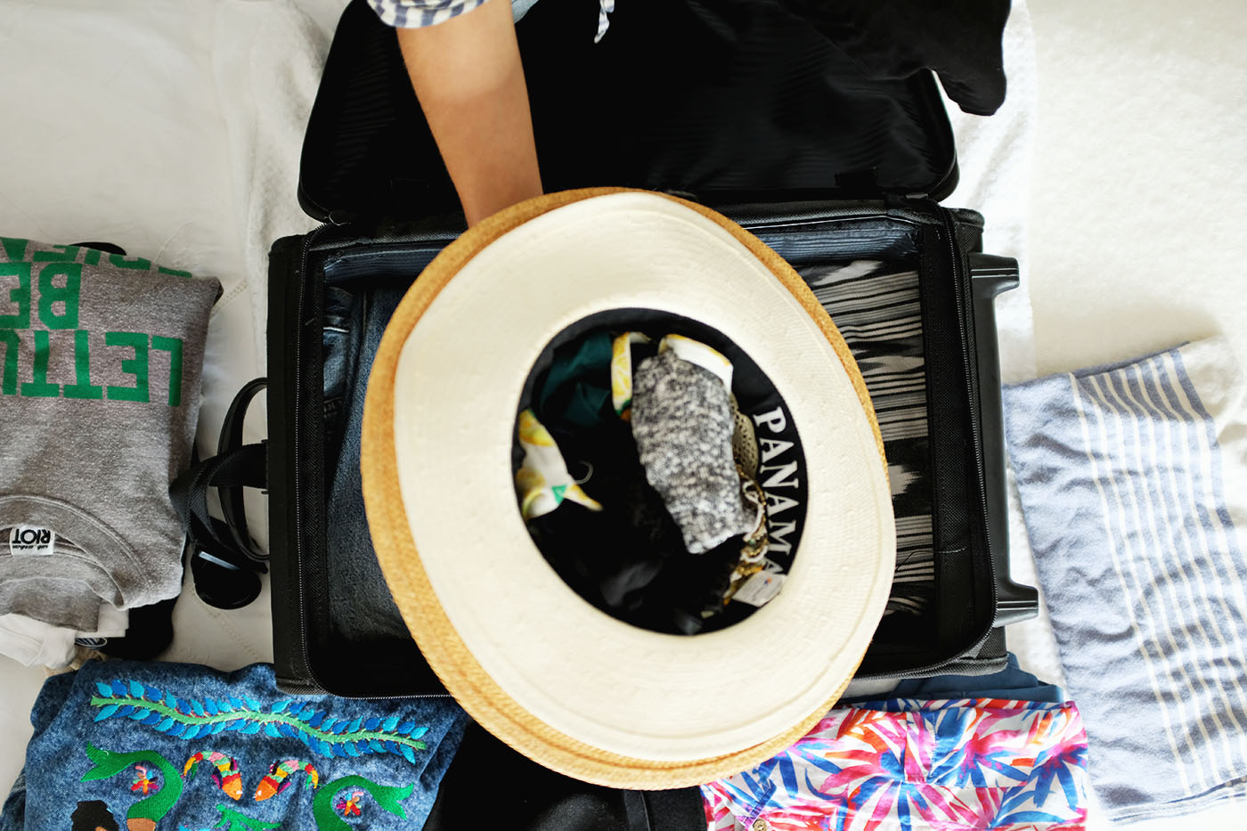 ohdeardrea-travel-blog-how-to-pack-a-hat-stuff-1.jpg