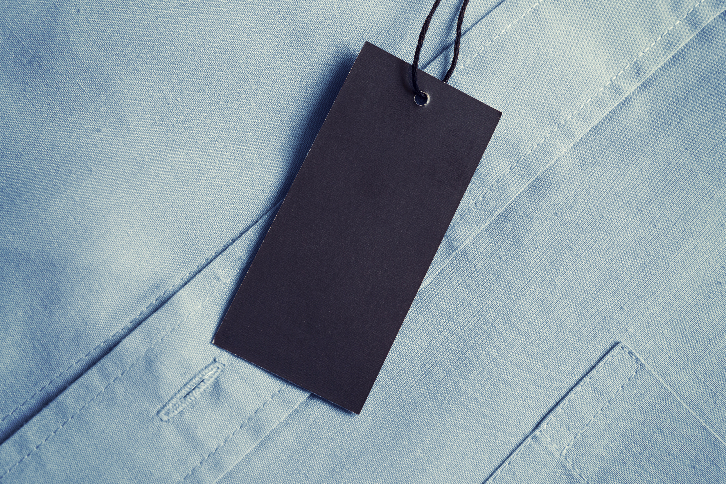 Empty tag. Бирка на кармане рубашки. Бирка на стуле. Empty Dress tags.